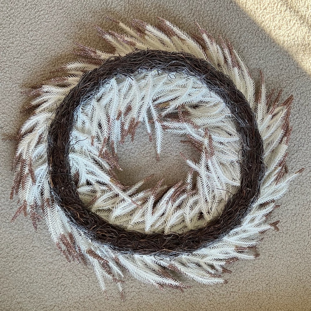 White Faux Pampas Grass Wreath (NWOT) - Picture 9 of 9